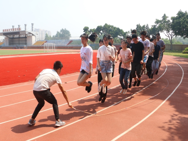 爱游戏官方-高空跳绳比赛，锻炼反应力与协调性