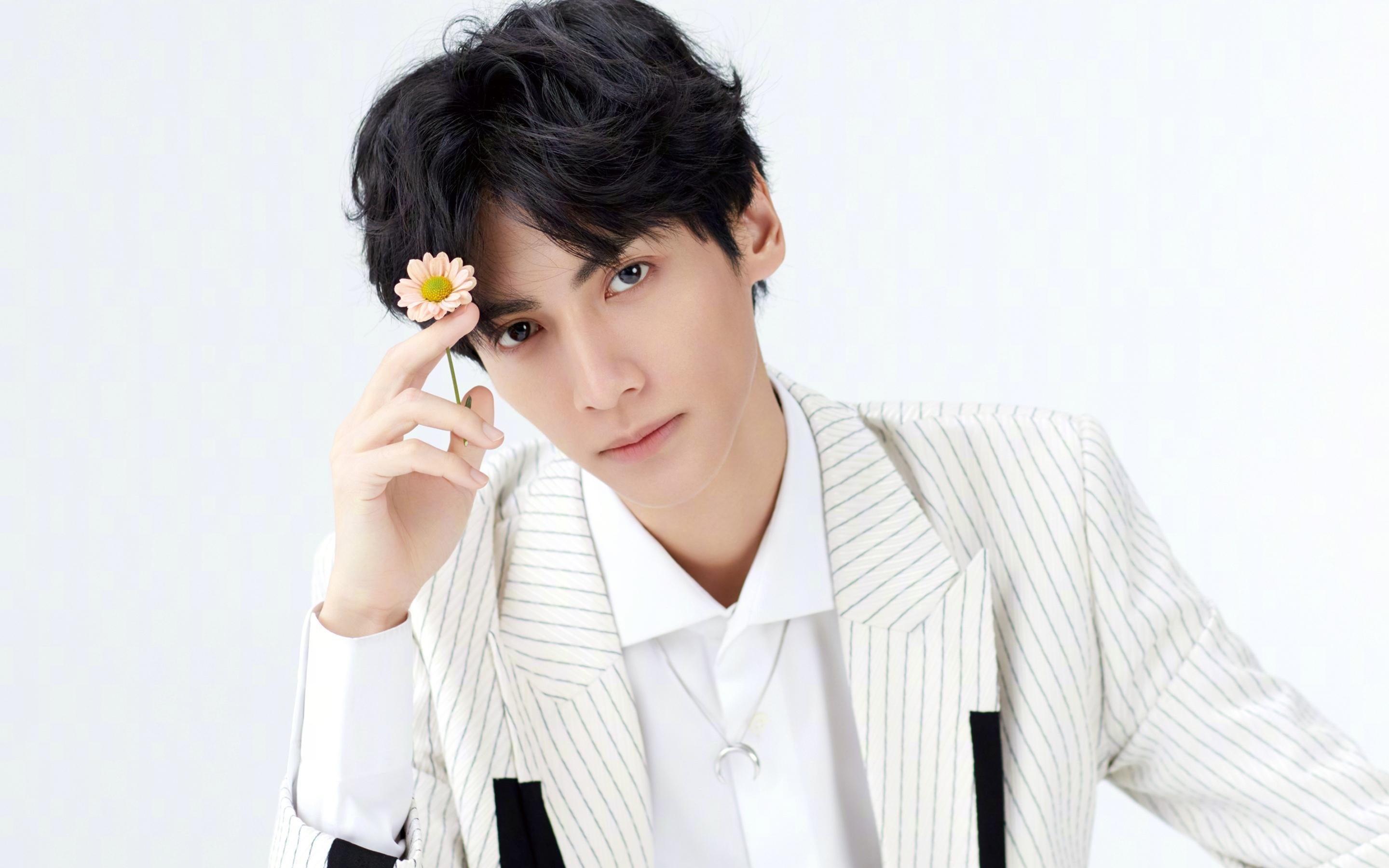 爱游戏综合娱乐-_青春风暴：新人选手横空出世，引发热议_，青春风暴歌词