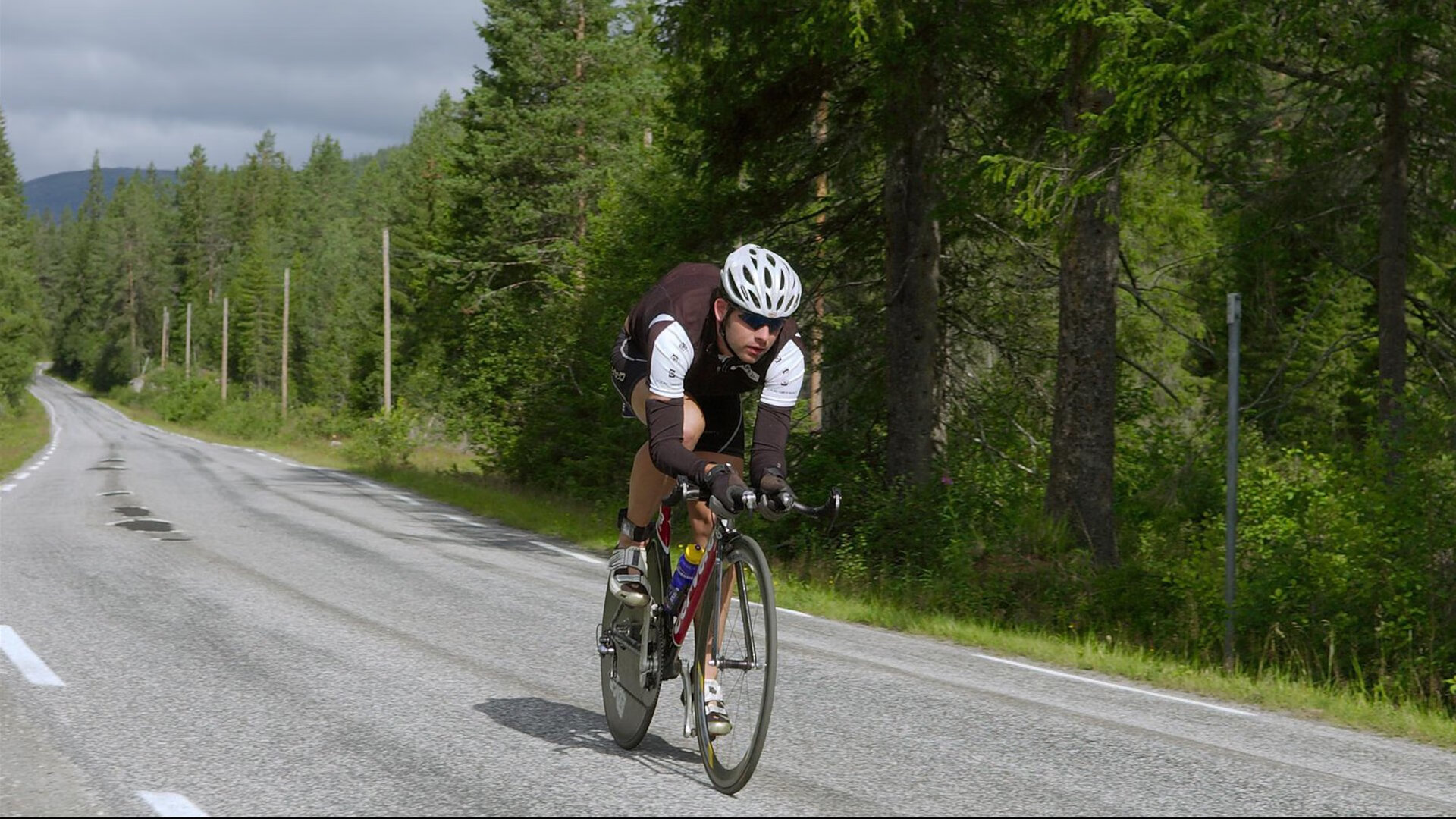 AYX体育-散热技术革新：引擎性能大幅提升，散热器黑科技