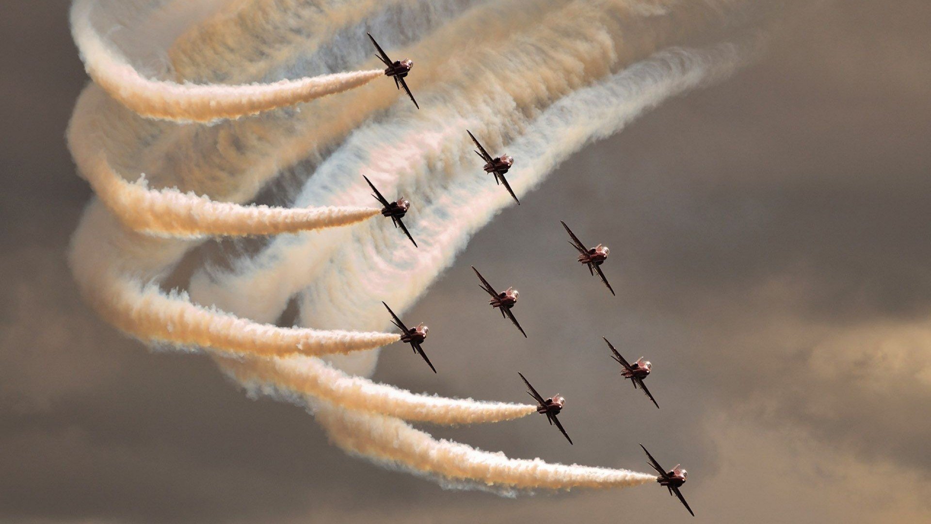 克罗地亚马术协会举办马匹护理培训班,提高骑手护理技能。