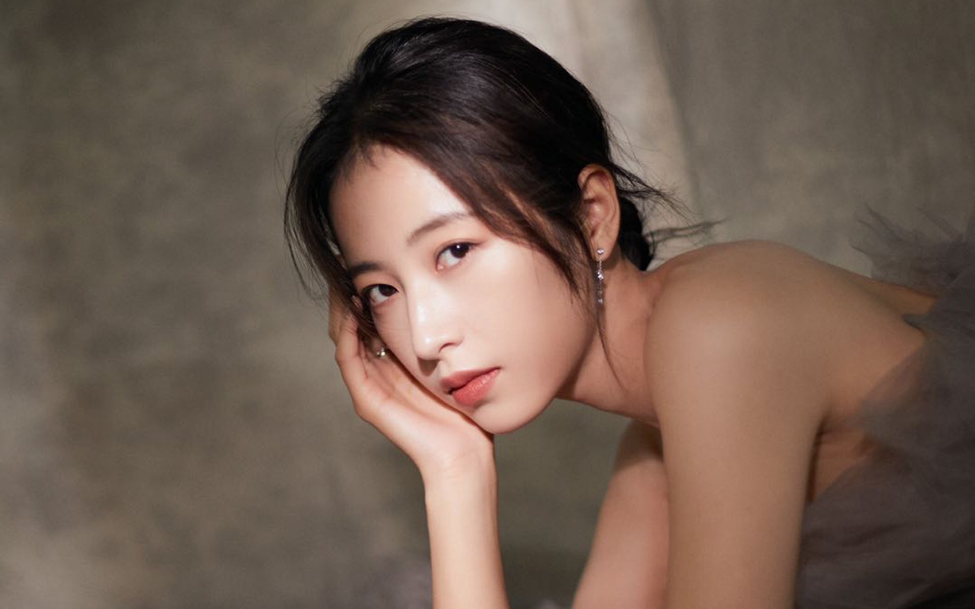 爱游戏官网-富勒姆胜平负平衡不断，球队士气高昂，富勒姆比赛视频聚胜顽球汇