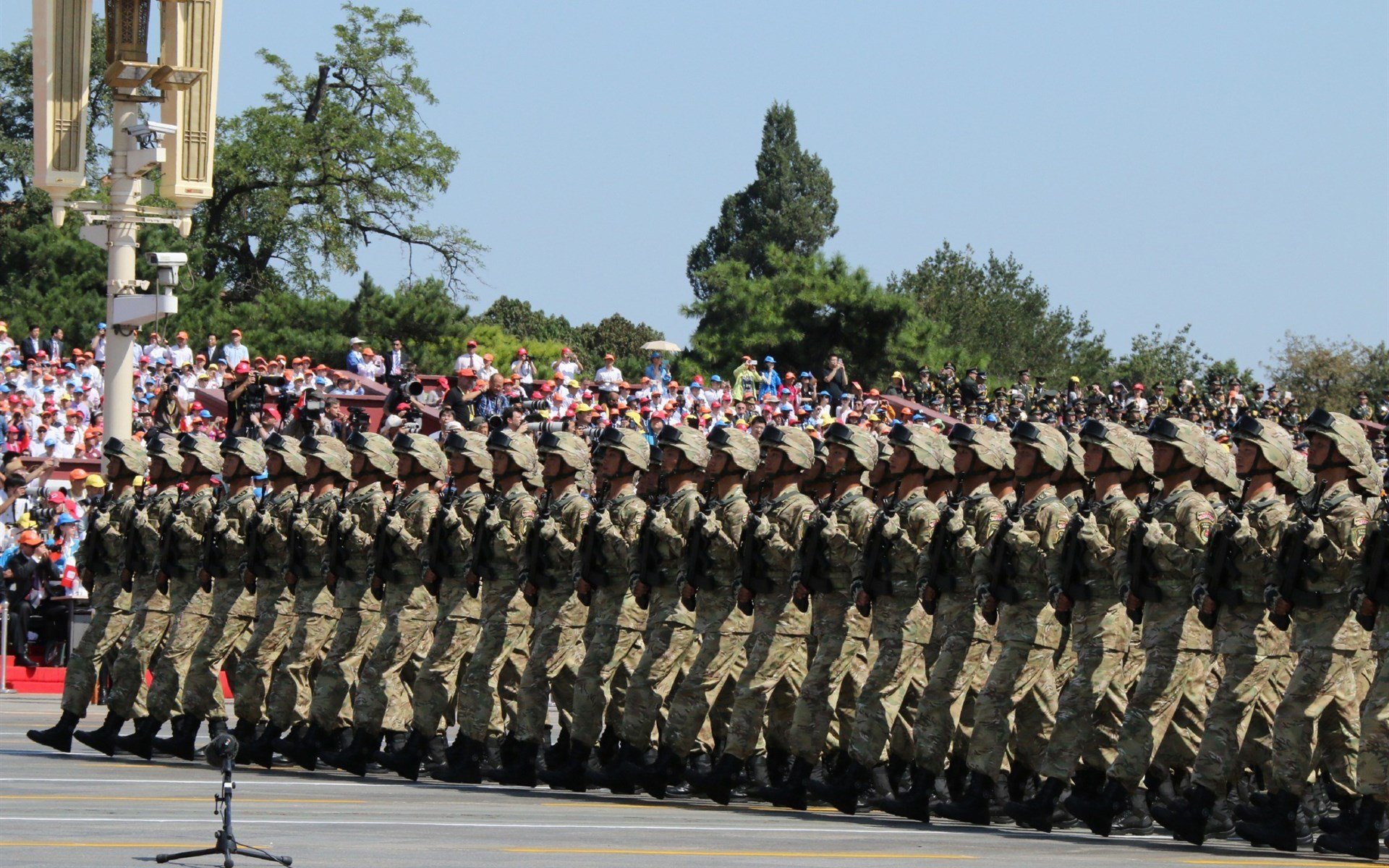 球队实力强劲,比赛场面精彩纷呈,怎么形容球队