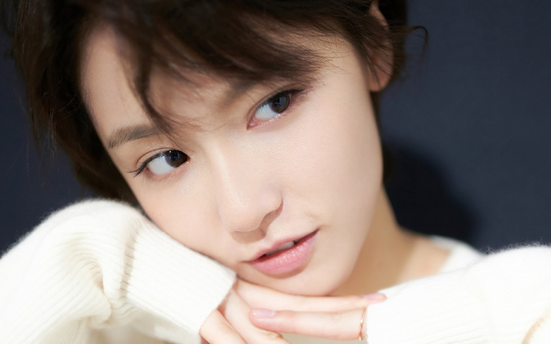 爱游戏体育平台-英超经典战役，精彩进球和关键扑救让现场沸腾，英超精华集锦