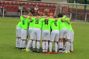 AYX GAMING-库里赛后称赞队友团结赢下关键比赛，库里鼓励