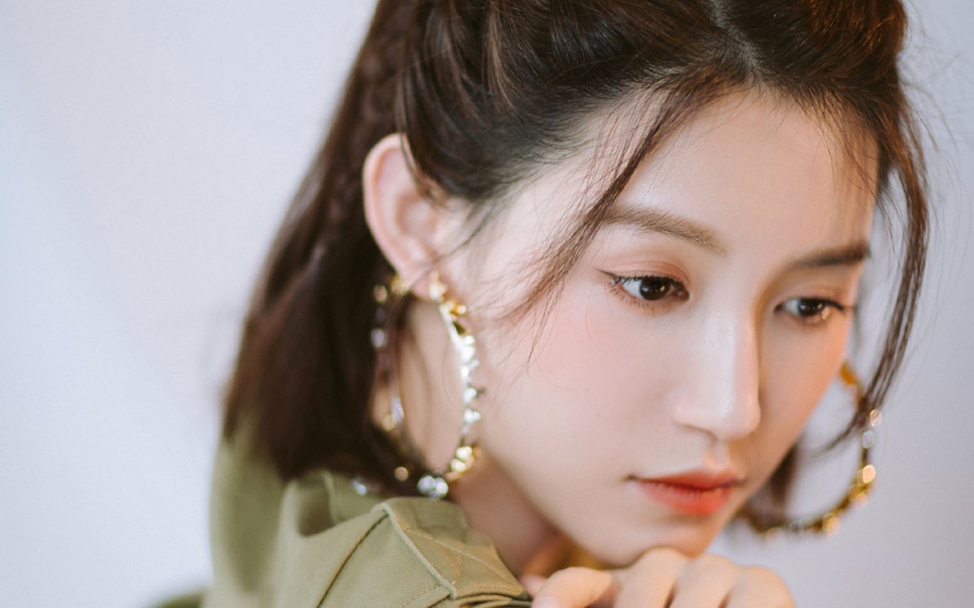 爱游戏体育APP下载-球队整体站位紧凑对对方核心球员形成包夹限制其组织空间，足球整体防守战术名词解释