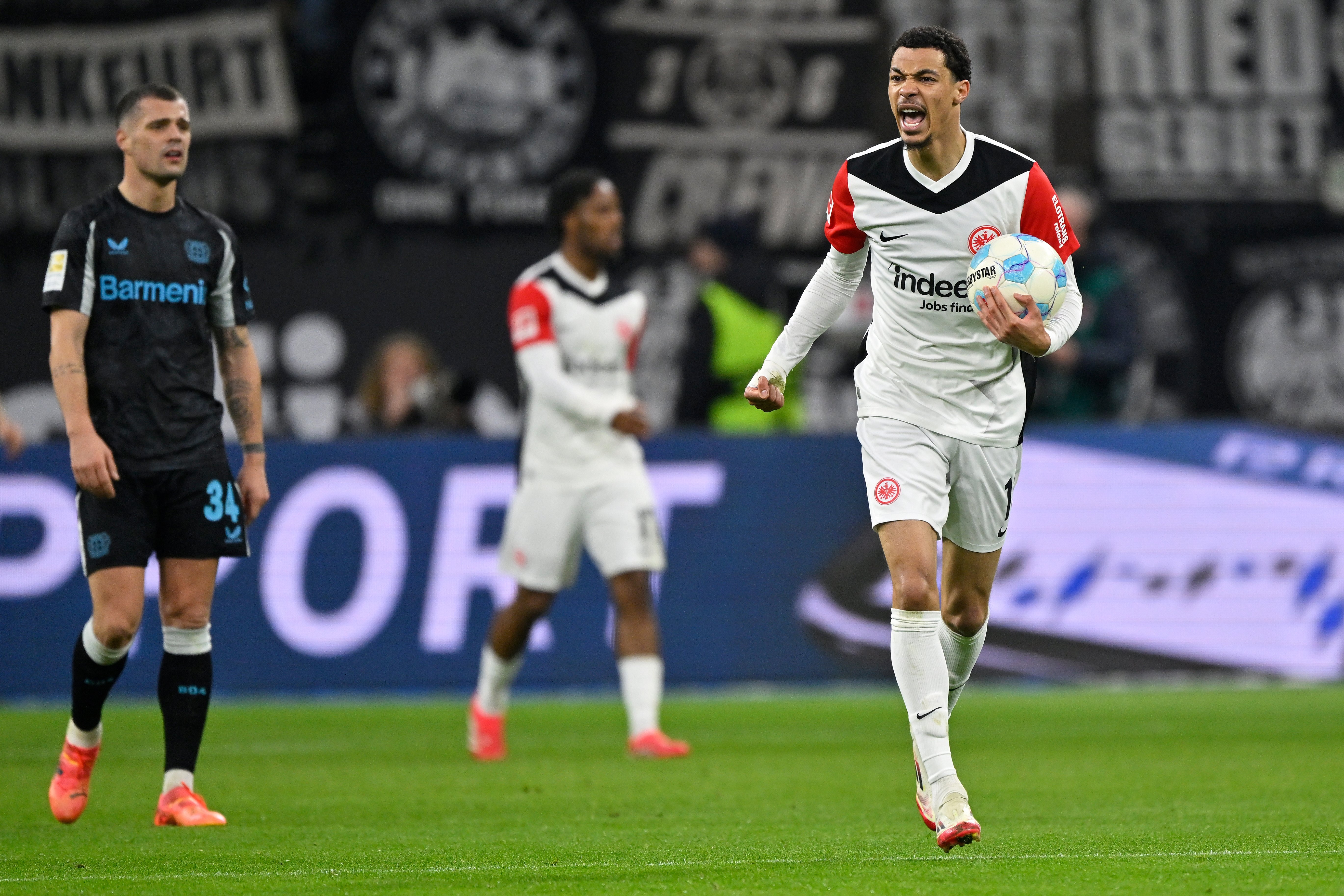 关于爱游戏体育:德甲的战术解析：适应性与创新性的信息