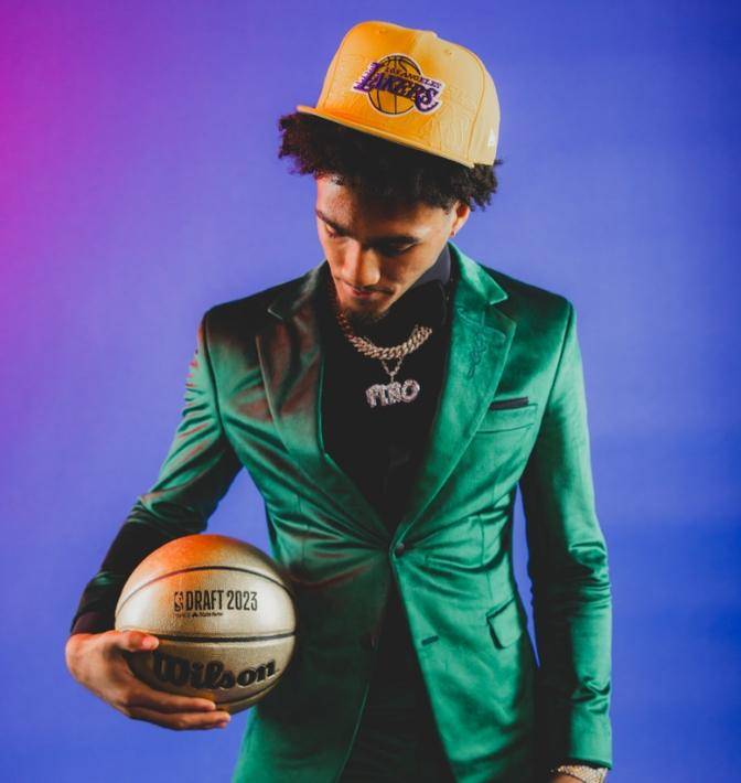 包含爱游戏体育：湖人队新赛季：席菲诺表示将提升防守意识的词条