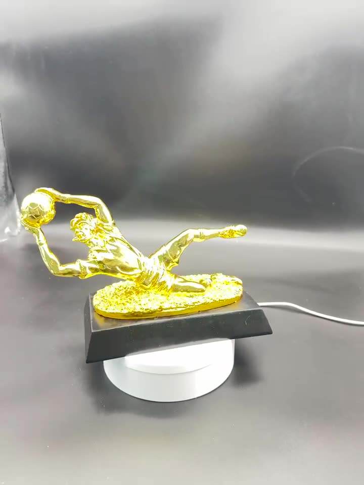 关于爱游戏体育：中国足球历史博物馆新展品“金球奖杯”首次亮相的信息