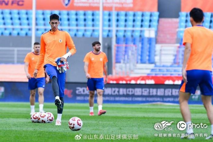 包含爱游戏体育:中超联赛首轮战罢:强队纷纷取胜,新援表现抢眼的词条 包含爱游戏体育:中超联赛首轮战罢:强队纷纷取胜,新援表现抢眼的词条