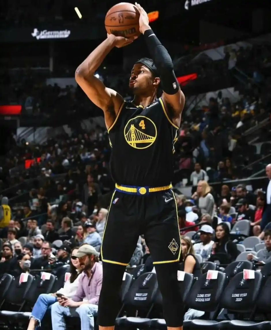 爱游戏体育:勇士队战术调整:科尔计划增加空切配合(勇士体系是科尔打造的吗?) 爱游戏体育:勇士队战术调整:科尔计划增加空切配合(勇士体系是科尔打造的吗?)