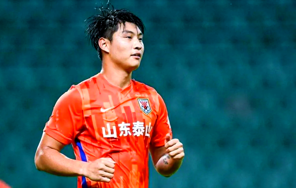 爱游戏体育:年轻球员郭田雨：努力训练，争取更多出场机会的简单介绍