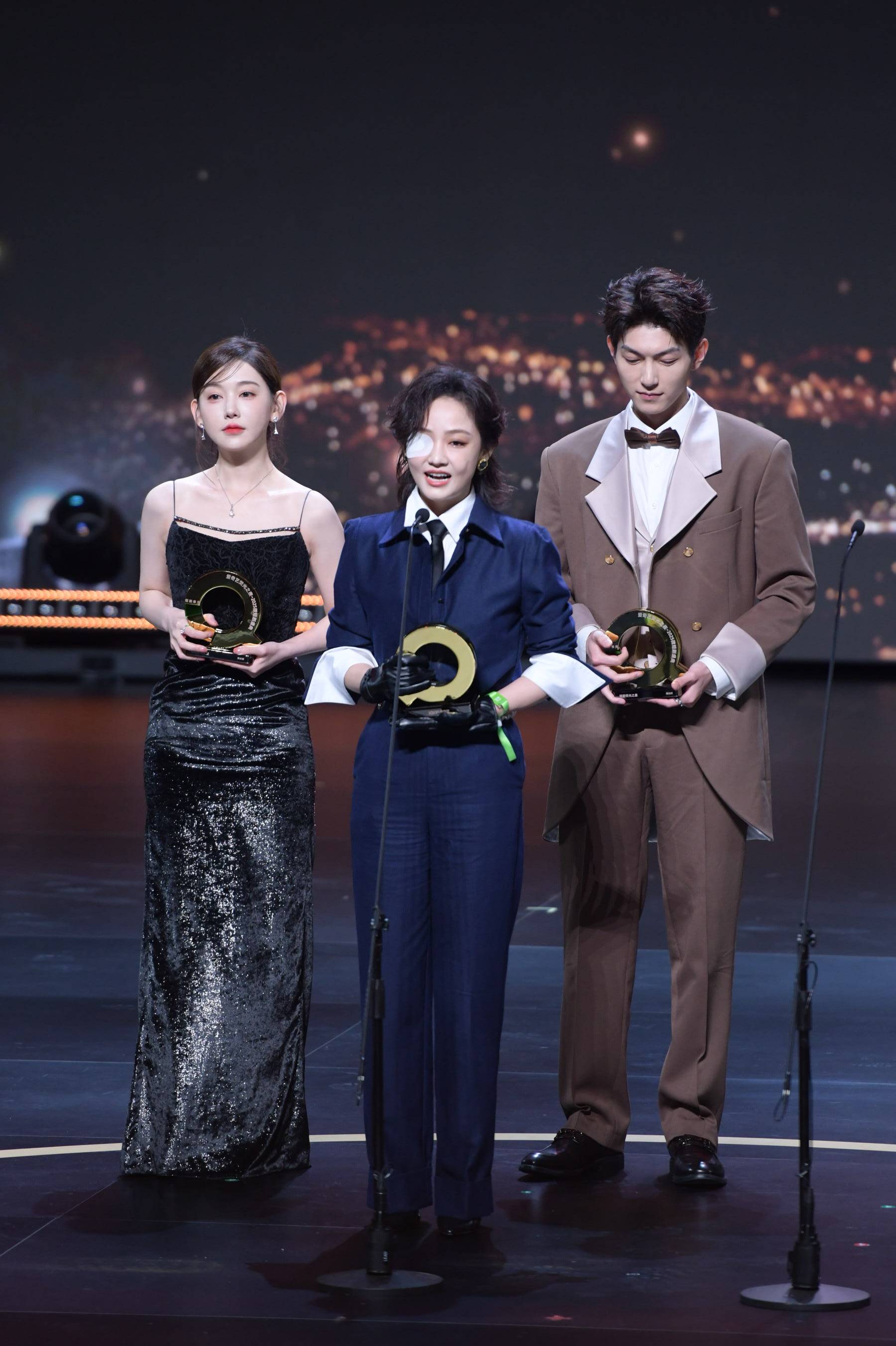 爱游戏体育:电竞明星荣耀之夜：回顾与庆祝杰出成就的简单介绍