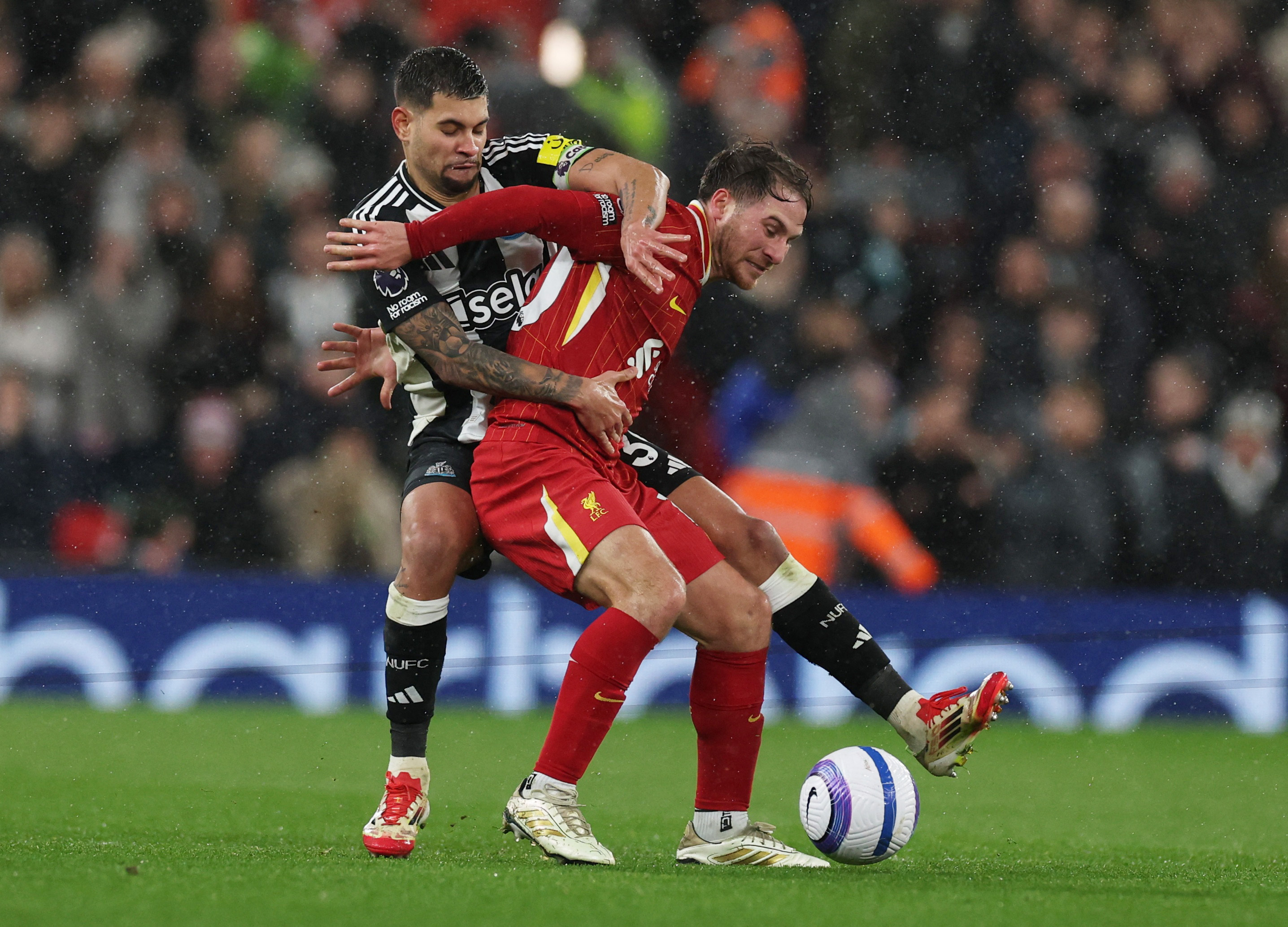 爱游戏体育：英超利兹联的保级之战(静待新金主,远离英超许久的利兹联目标远大)