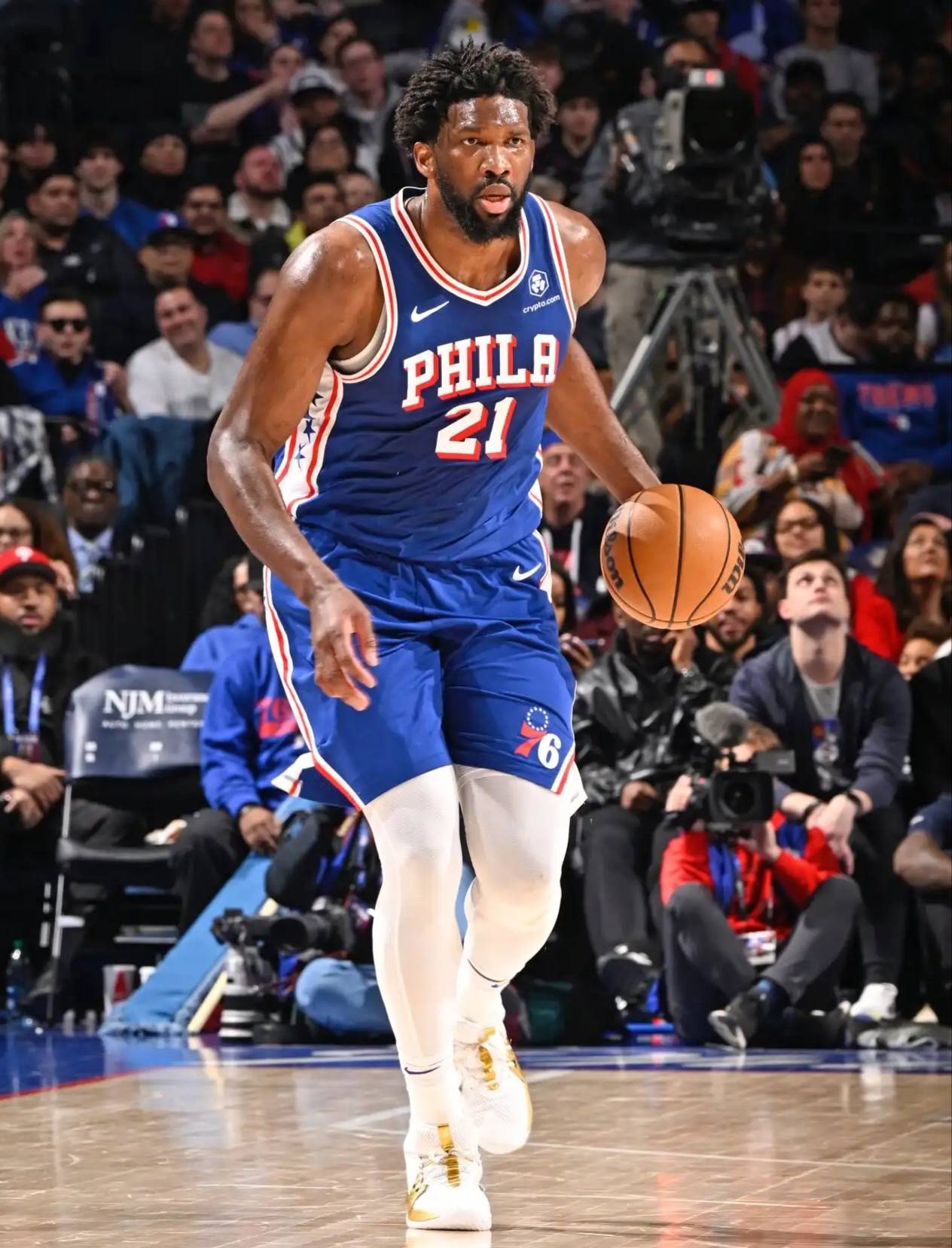 爱游戏体育：球队伤病：太阳队比尔背部受伤，预计缺席数场比赛的简单介绍