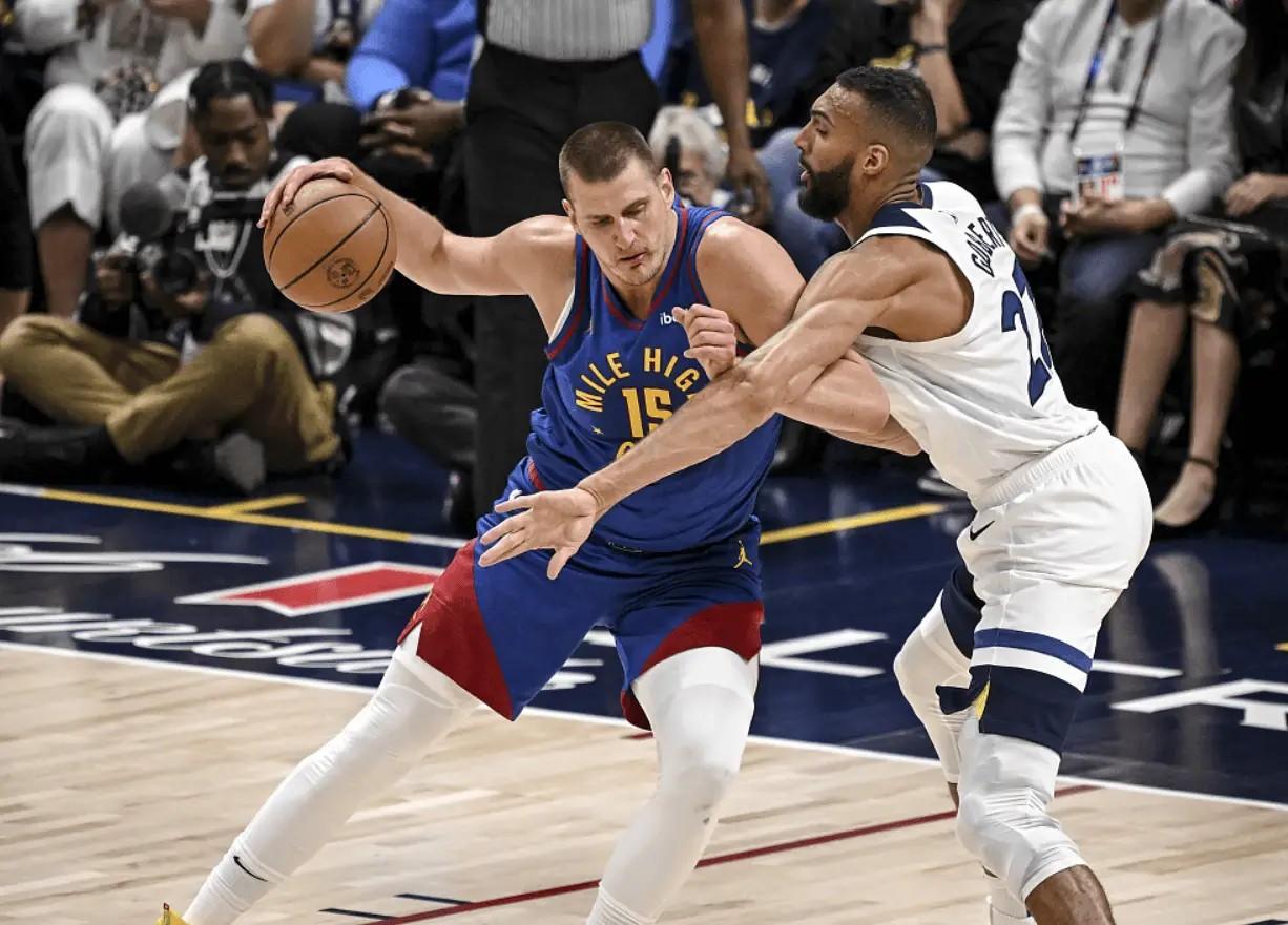 戈贝尔：爵士的防守核心(戈贝尔27+12爵士轻取雄鹿)