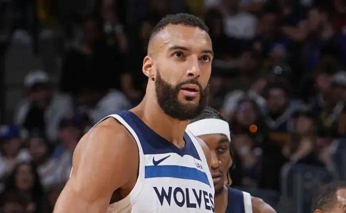 戈贝尔:爵士的防守核心(戈贝尔27+12爵士轻取雄鹿) 戈贝尔:爵士的防守核心(戈贝尔27+12爵士轻取雄鹿)