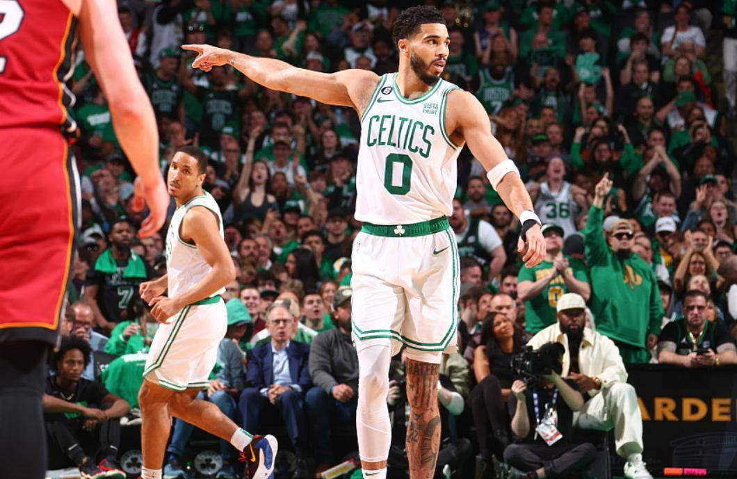 爱游戏体育：凯尔特人队新赛季：塔图姆能否带领球队走向巅峰，成为联盟的领军人物？的简单介绍