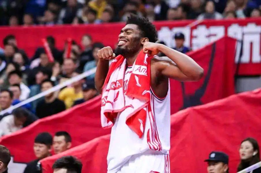 关于爱游戏体育:CBA球员转会市场风云变幻,引援补强备战新赛季的信息 关于爱游戏体育:CBA球员转会市场风云变幻,引援补强备战新赛季的信息